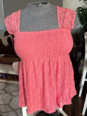 NWT Torrid Pink Floral Lace Smocked Bodice Sleeveless Peplum Top Size 1